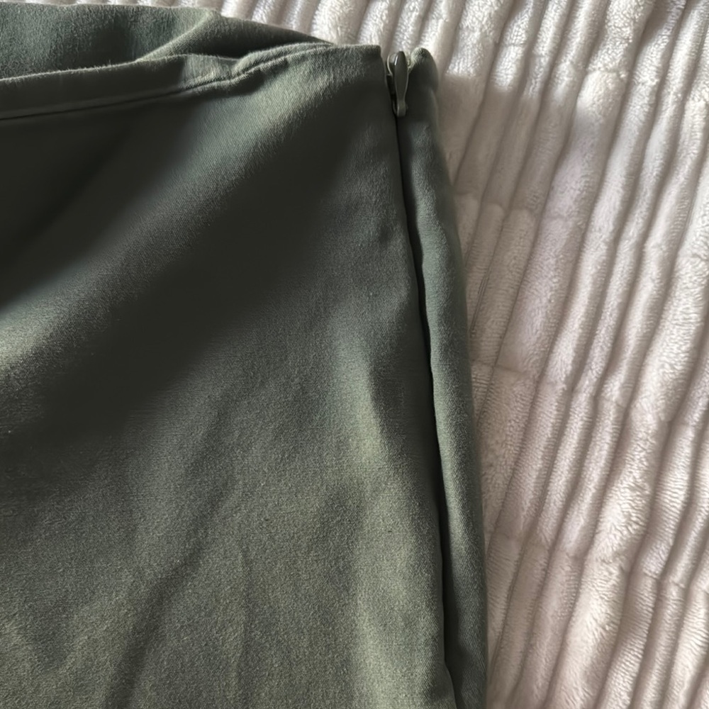 Vince Camuto Green Chinos with Tapered Leg - Picture 3 of 5